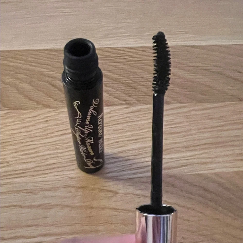 Heroine Make Waterproof Volume & Curl Mascara